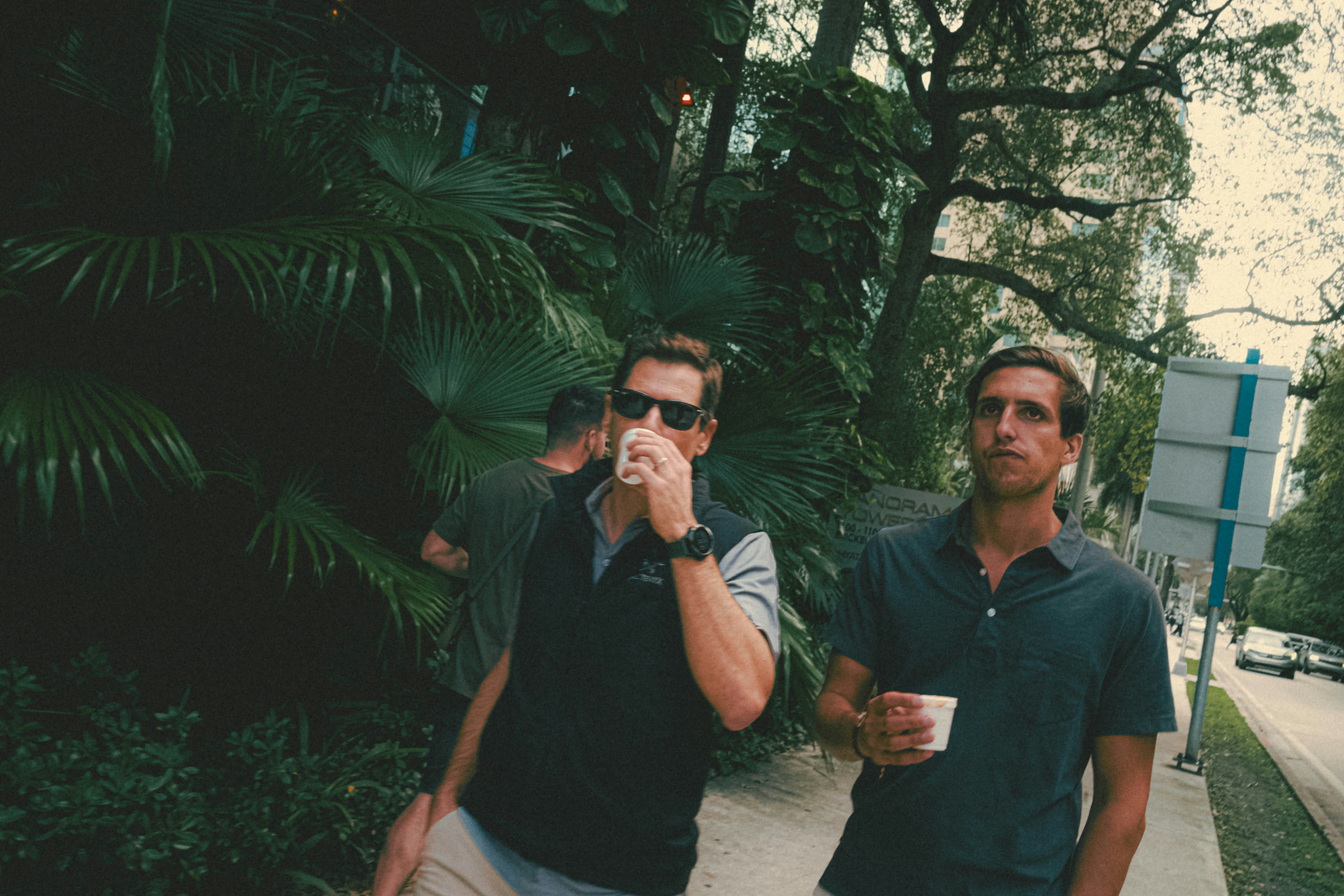 Bărbat activ care îngrijește sănătatea sa zilnic